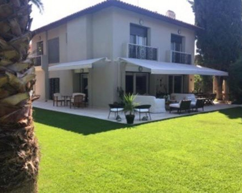 Çeşme Ilıca Şantiye Evleriʼnde Sahile 200 m Satılık Villa